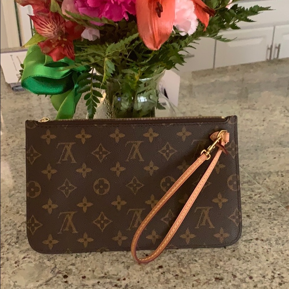 Louis Vuitton Neverfull MM Pouch